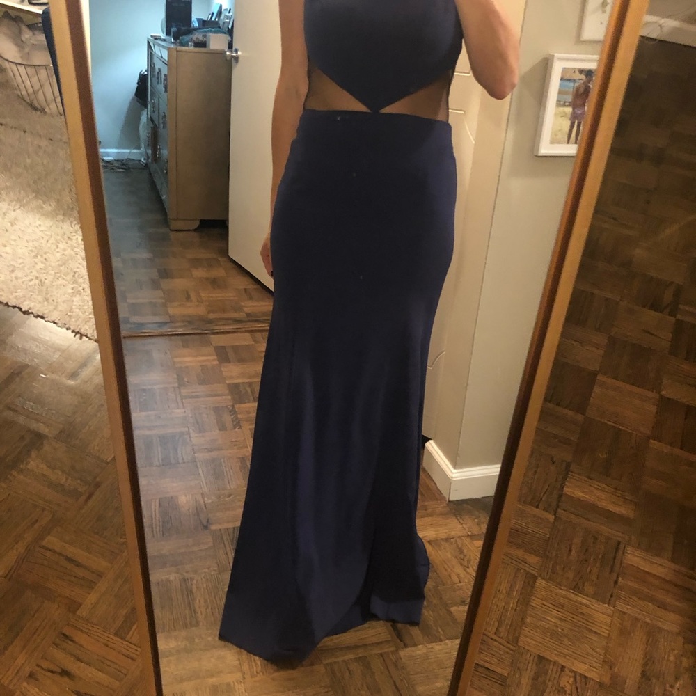 Nah Khan’s navy blue gown
